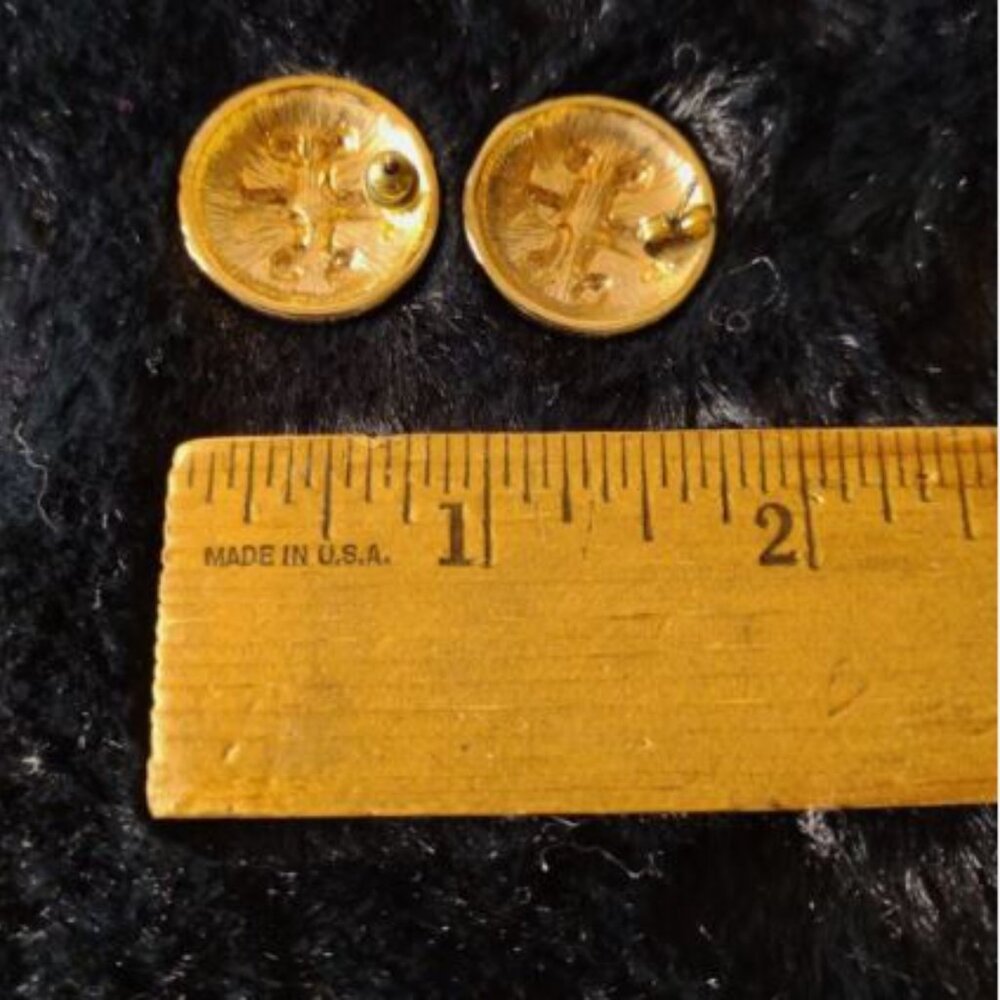 Tory Burch Logo Pierced Earrings Classic Gold Tone On White Look - Picture 4 of 5